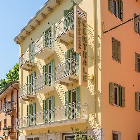 Hotel Centrale Garda  Esterno foto