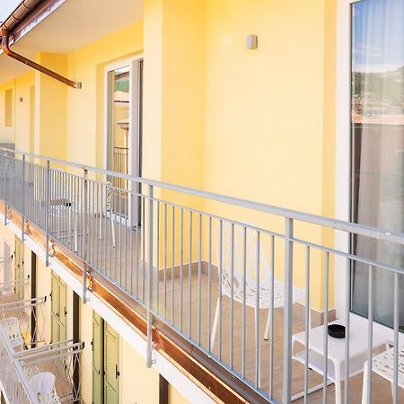 Hotel Centrale Garda  Esterno foto