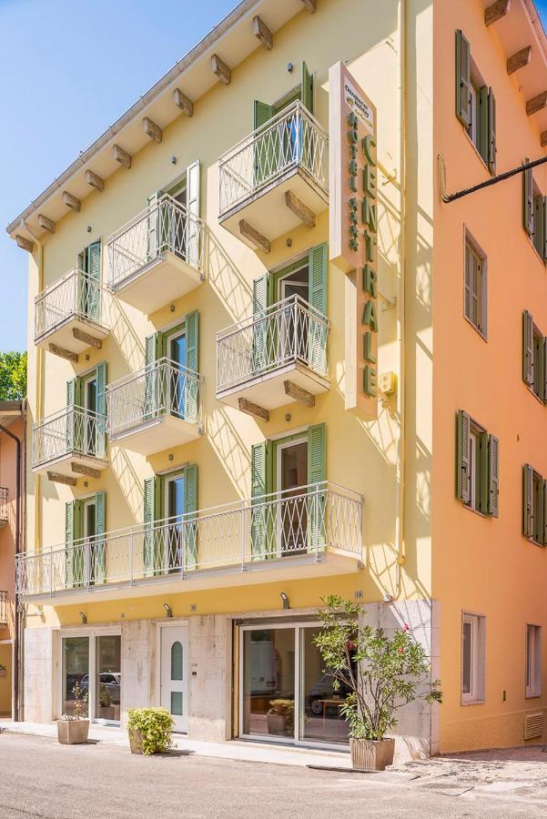 Hotel Centrale Garda  Esterno foto