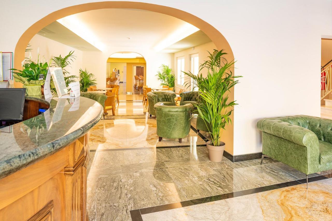 Hotel Centrale Garda  Esterno foto