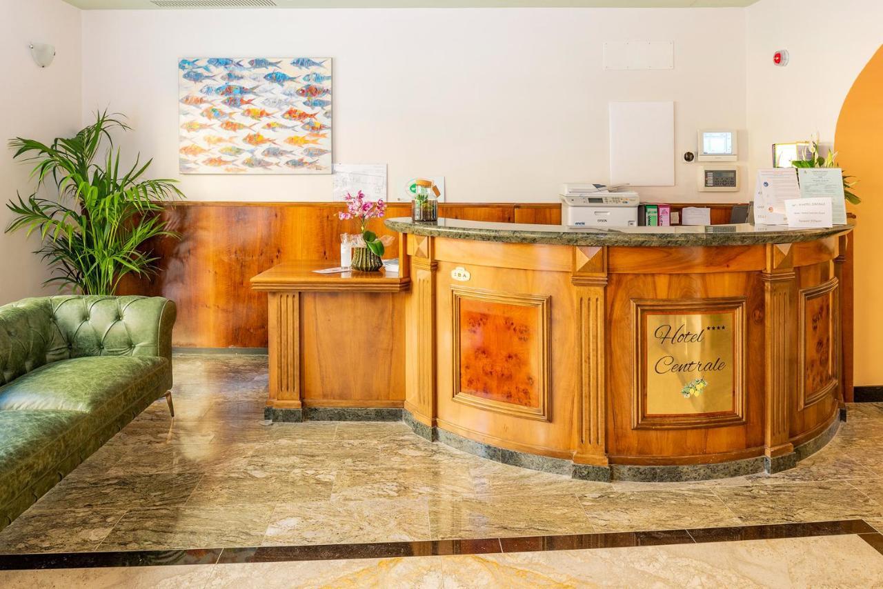 Hotel Centrale Garda  Esterno foto