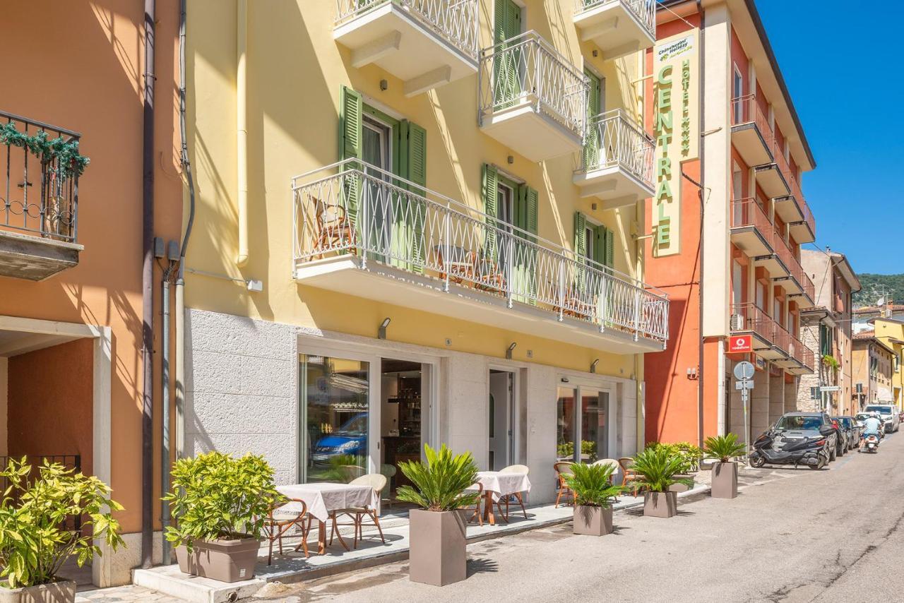 Hotel Centrale Garda  Esterno foto