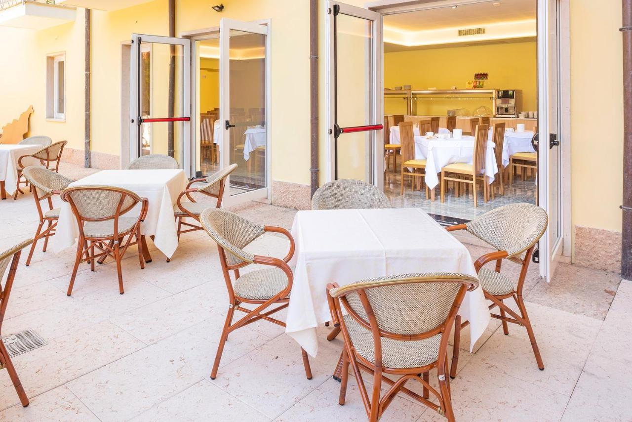Hotel Centrale Garda  Esterno foto