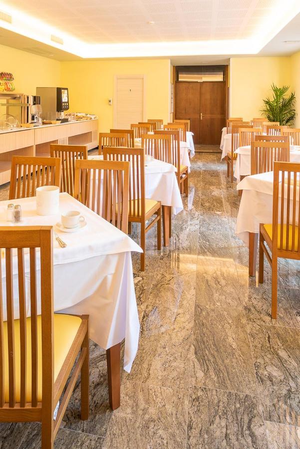 Hotel Centrale Garda  Esterno foto