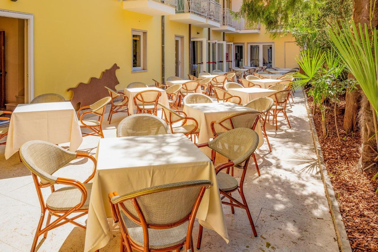 Hotel Centrale Garda  Esterno foto