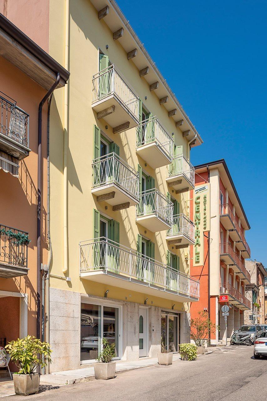 Hotel Centrale Garda  Esterno foto