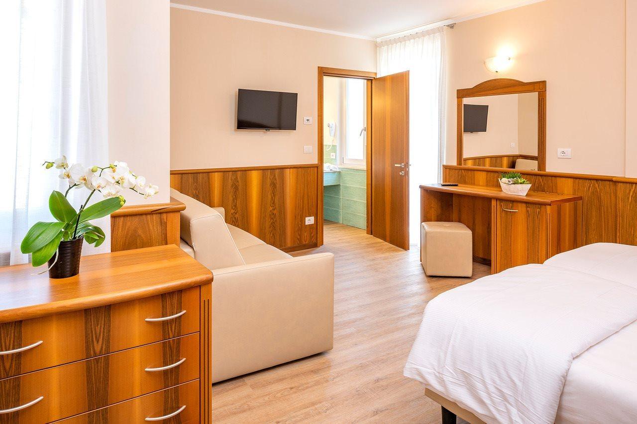 Hotel Centrale Garda  Esterno foto