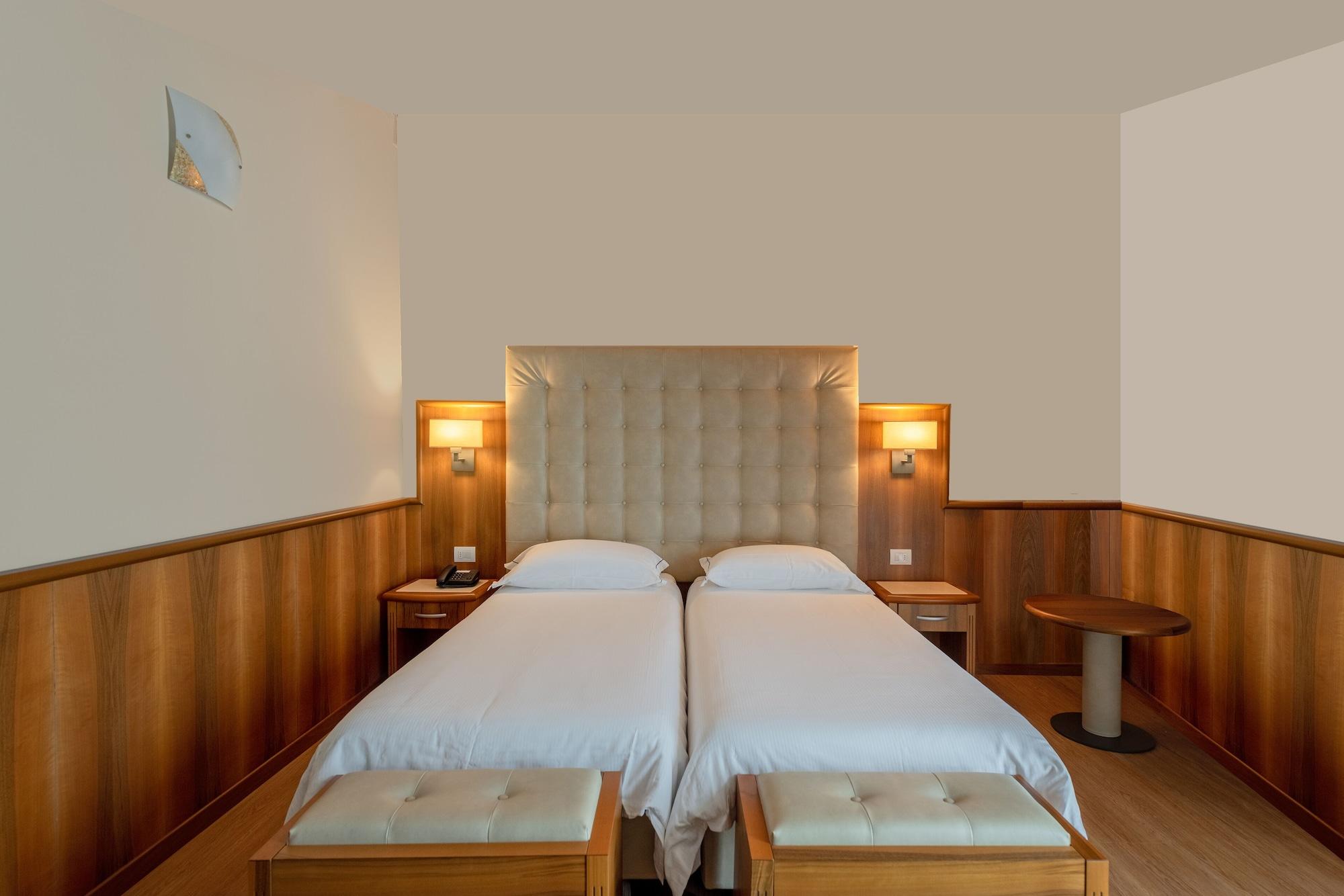 Hotel Centrale Garda  Esterno foto