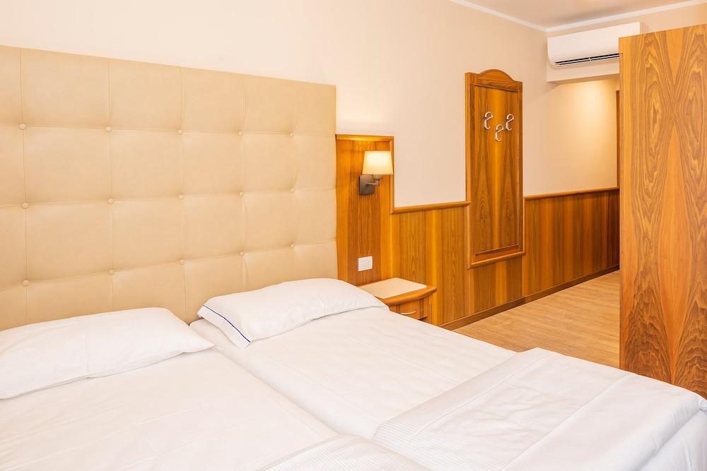 Hotel Centrale Garda  Esterno foto