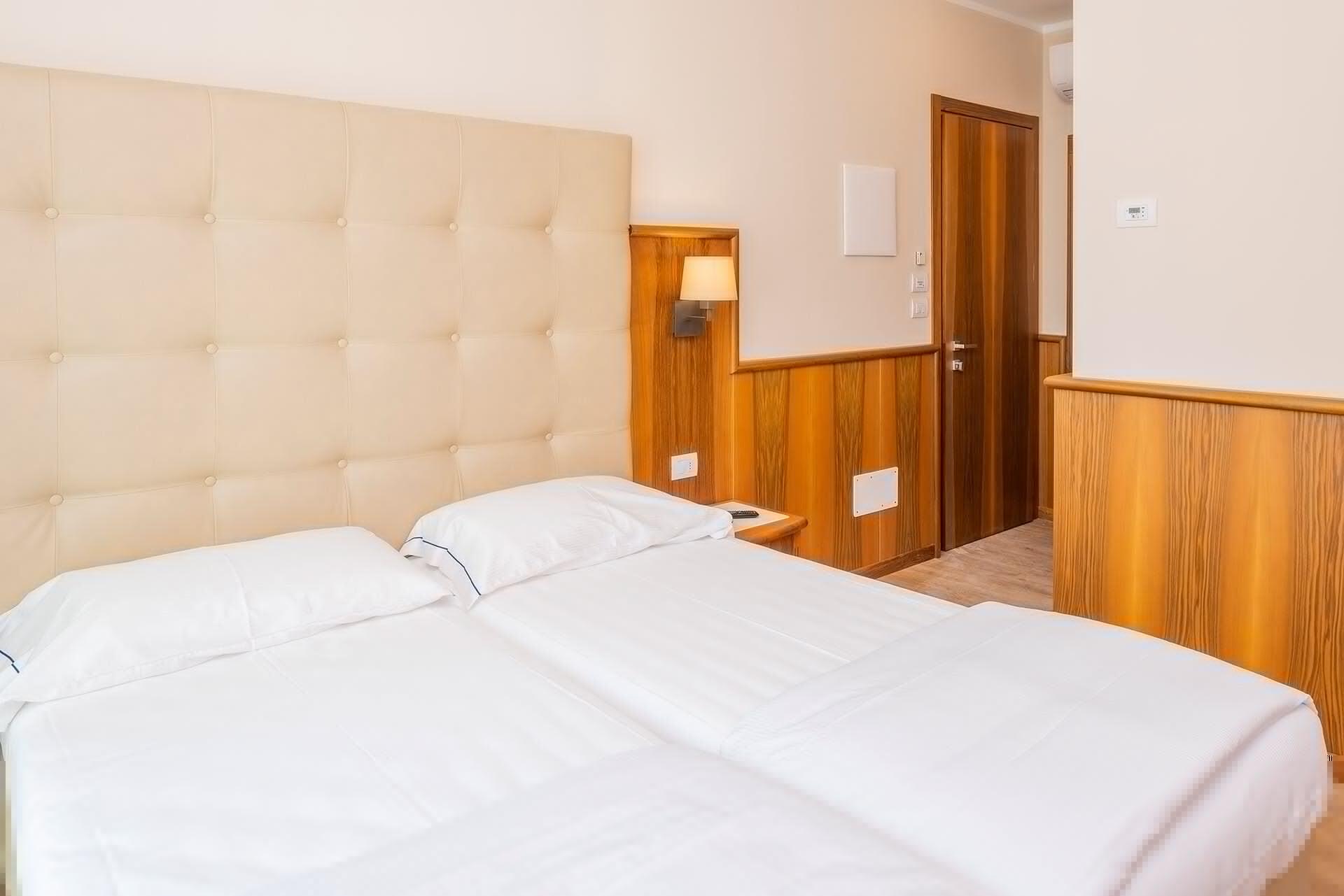 Hotel Centrale Garda  Esterno foto
