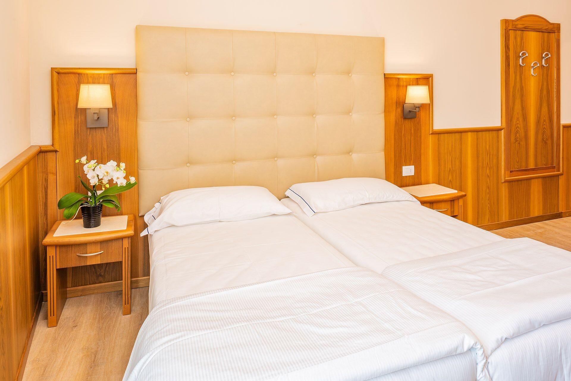 Hotel Centrale Garda  Esterno foto