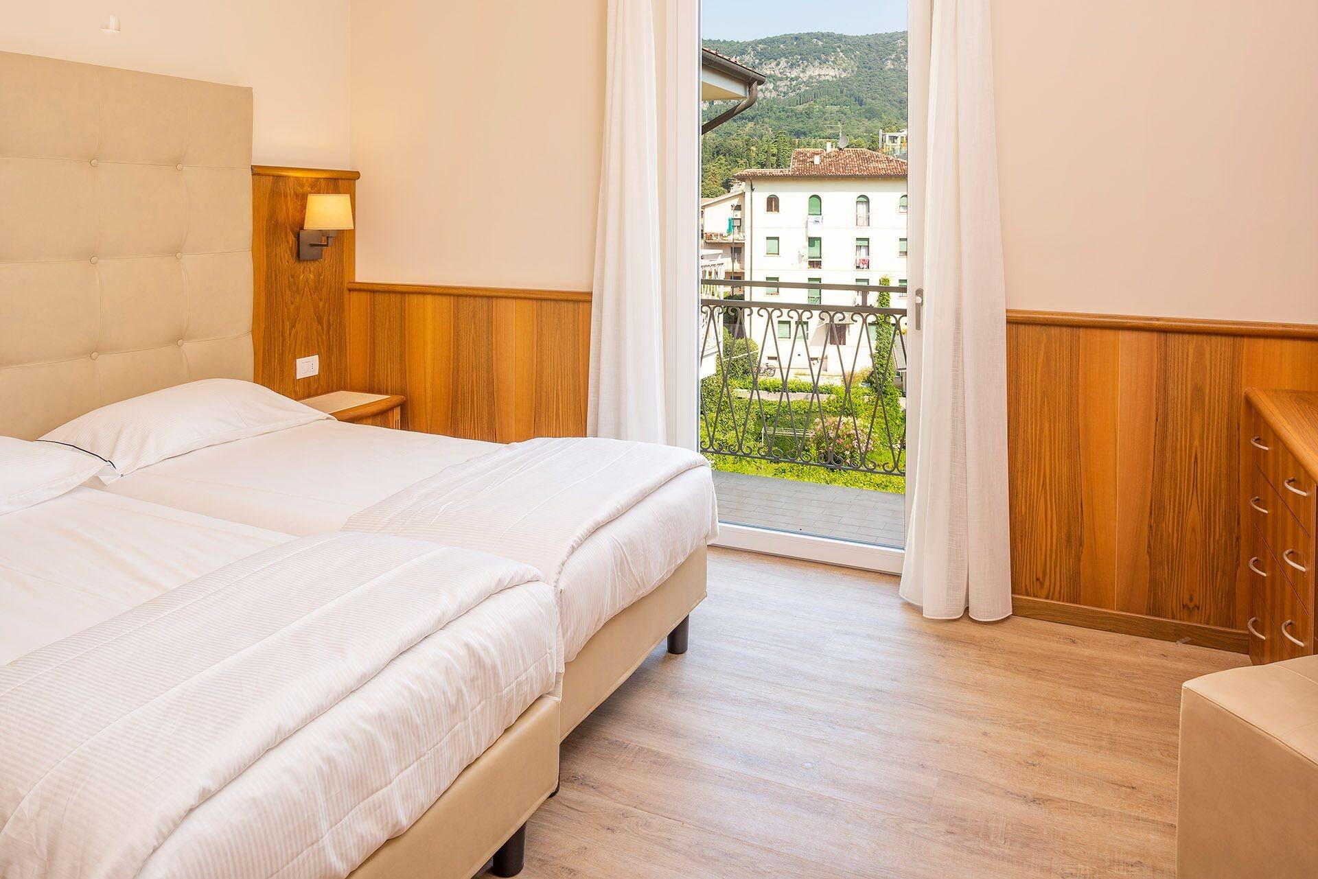 Hotel Centrale Garda  Esterno foto
