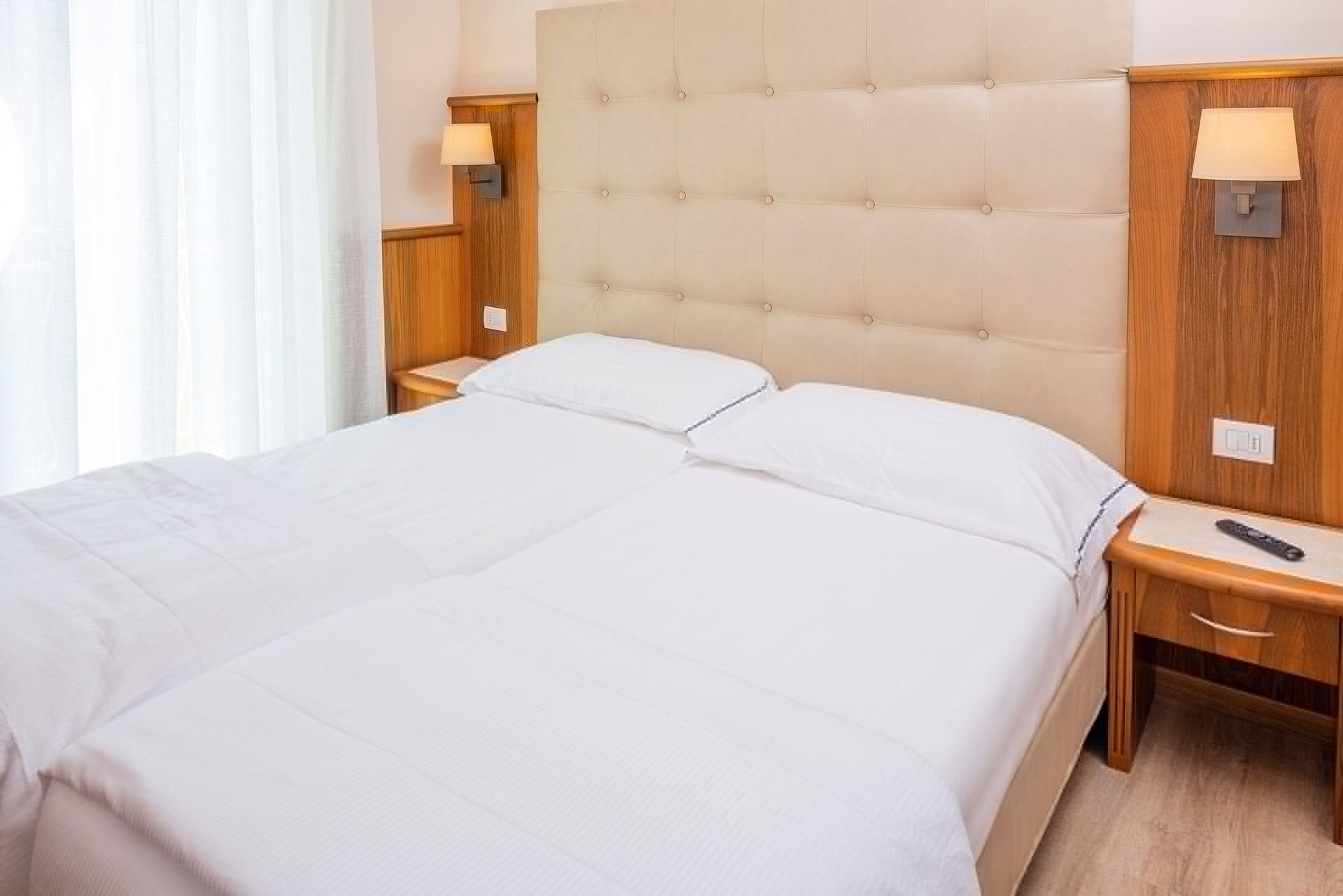 Hotel Centrale Garda  Esterno foto