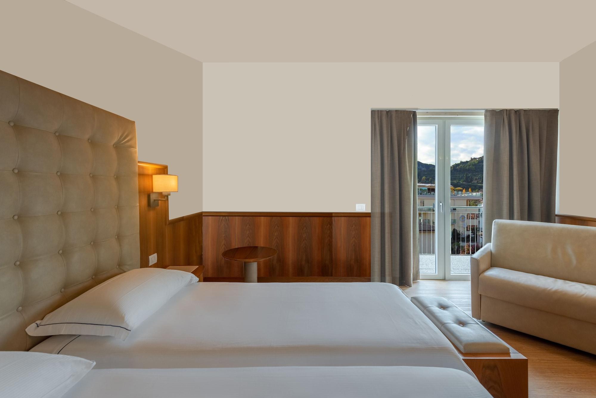 Hotel Centrale Garda  Esterno foto
