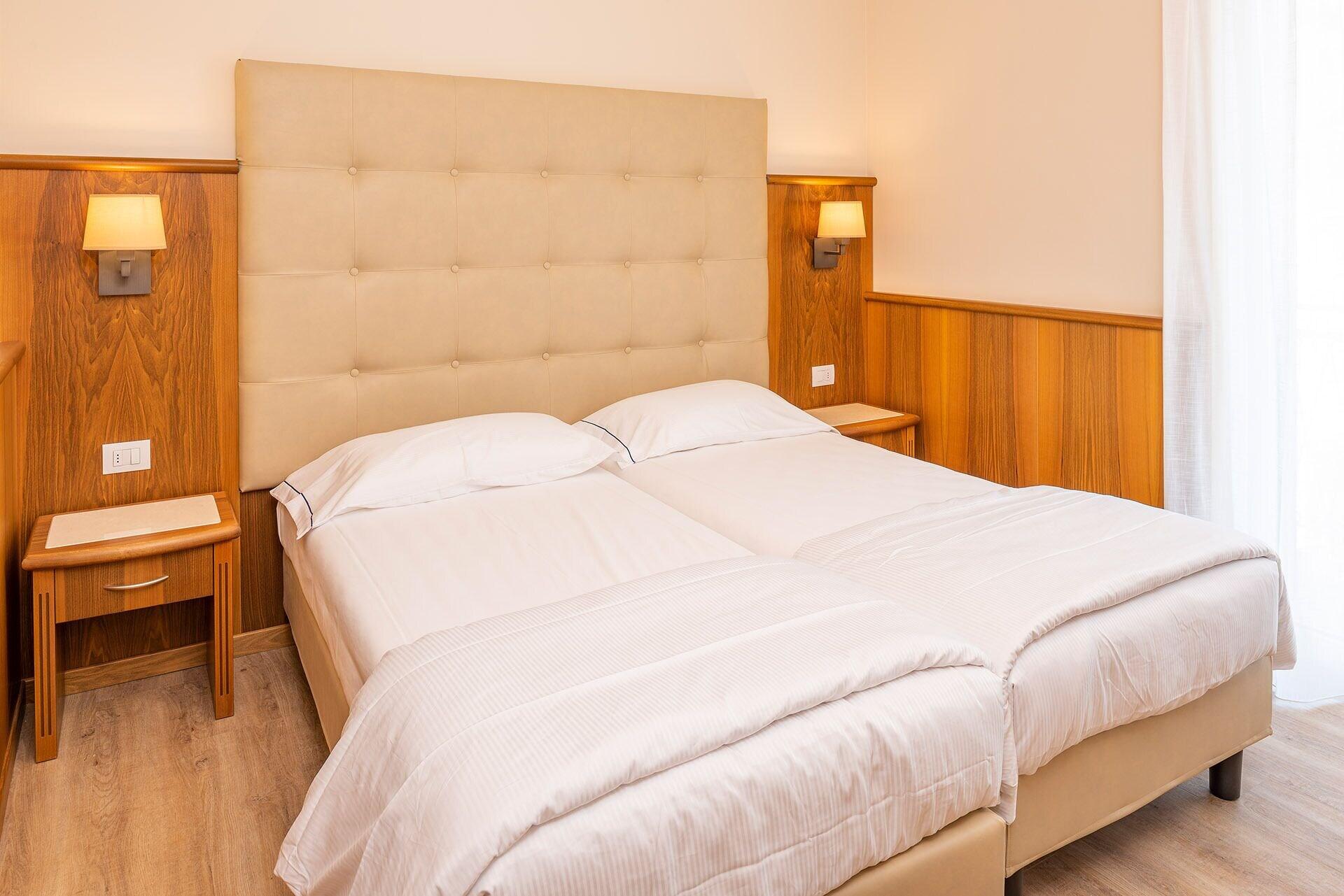 Hotel Centrale Garda  Esterno foto