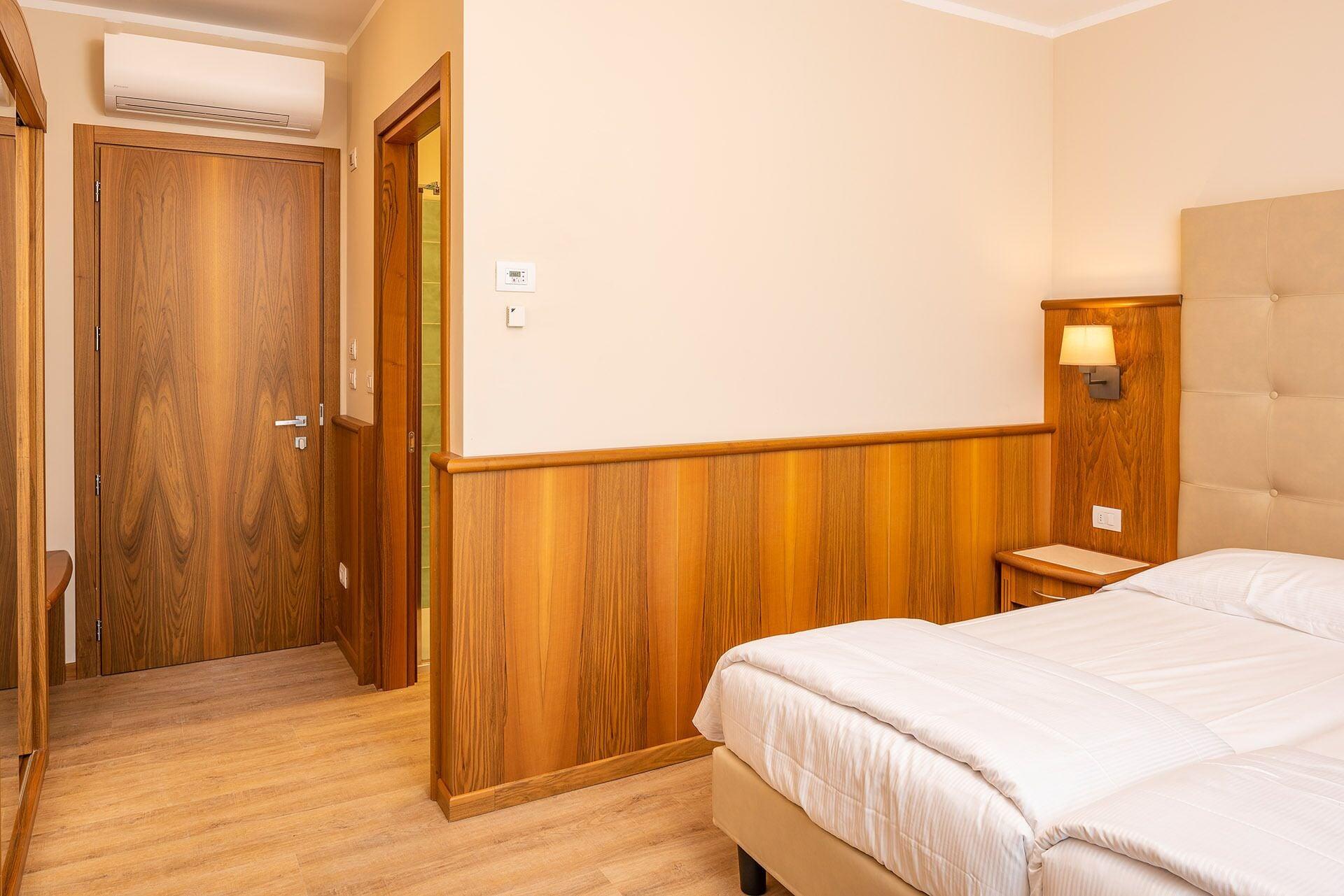Hotel Centrale Garda  Esterno foto