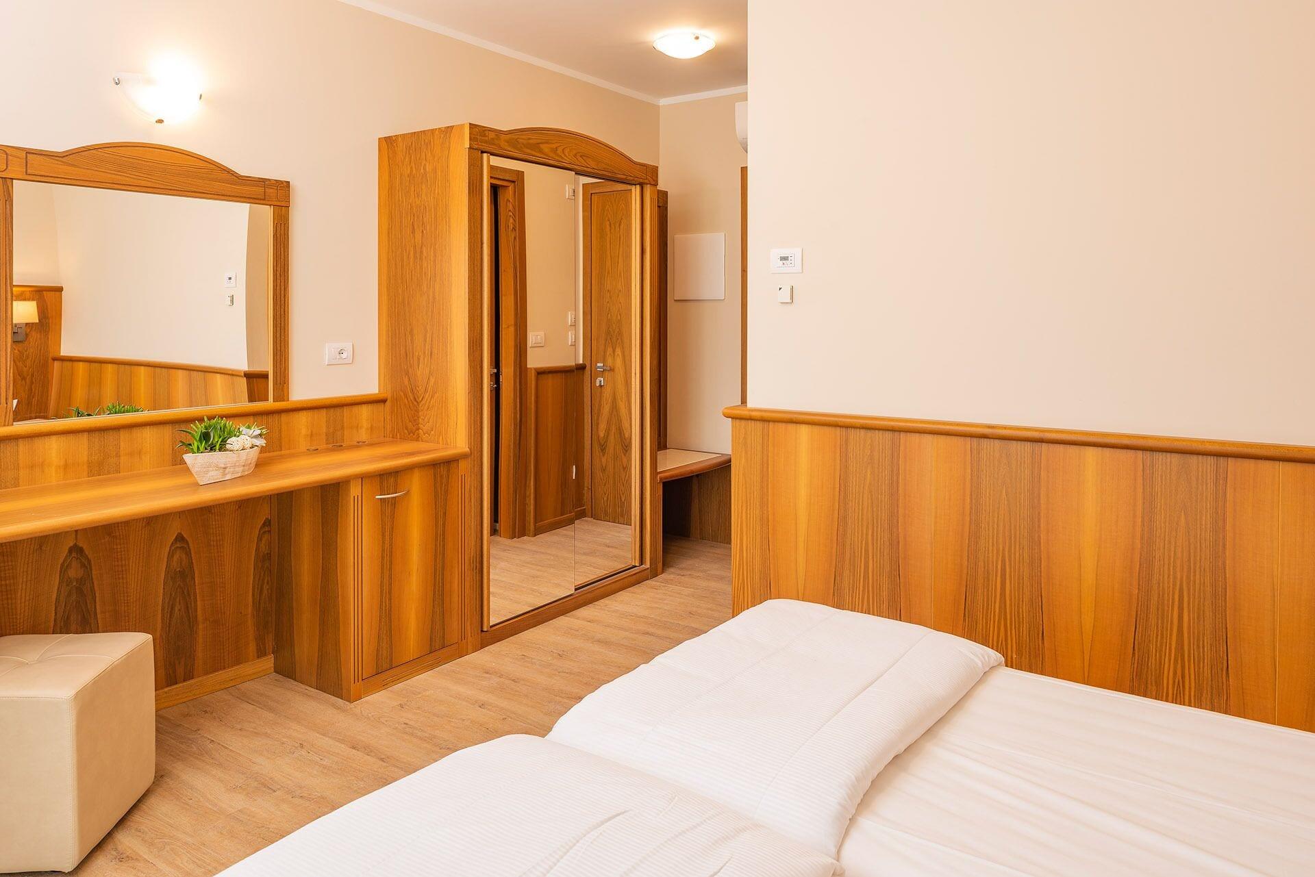 Hotel Centrale Garda  Esterno foto