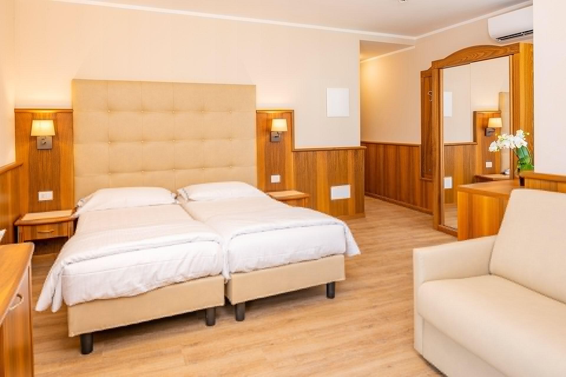 Hotel Centrale Garda  Esterno foto