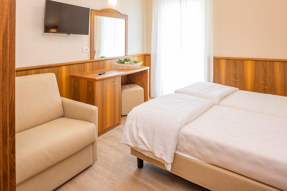 Hotel Centrale Garda  Esterno foto