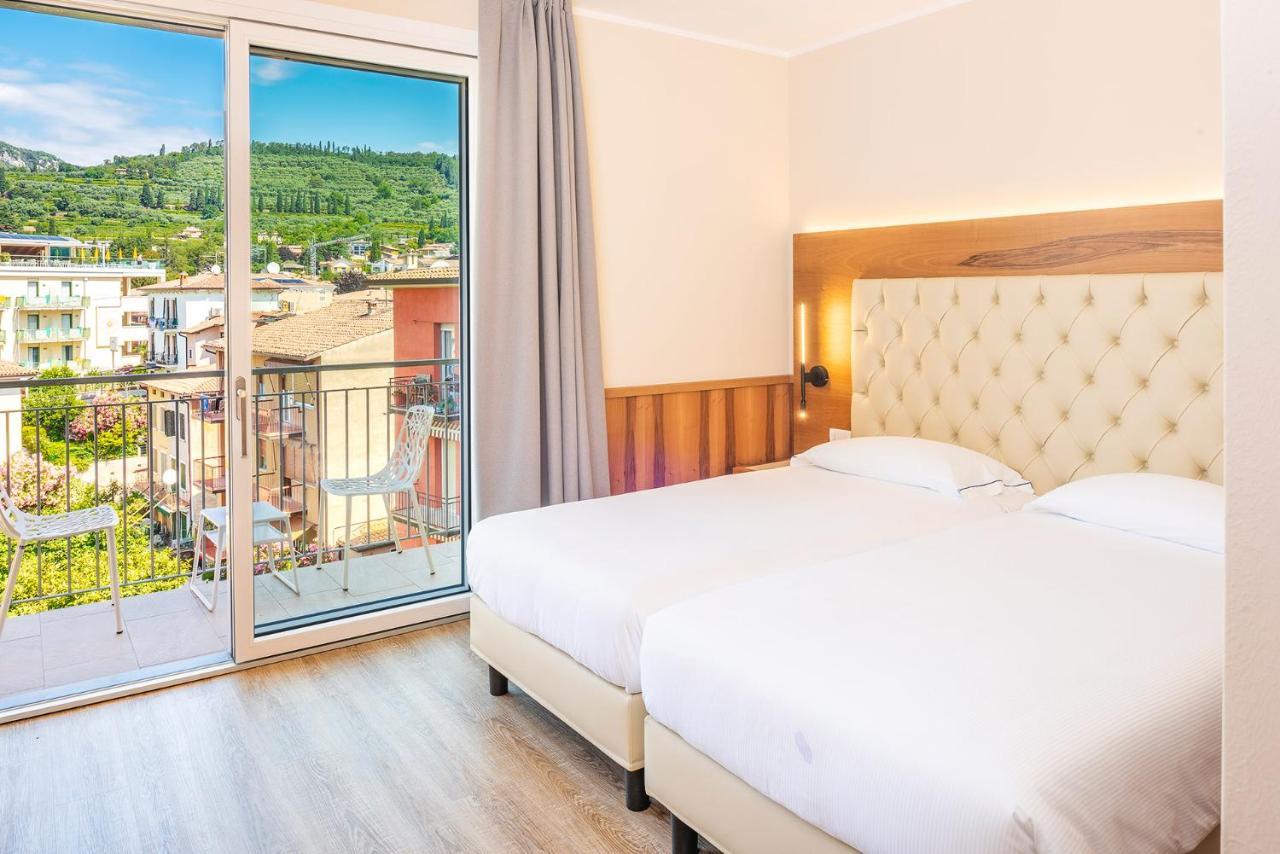 Hotel Centrale Garda  Esterno foto
