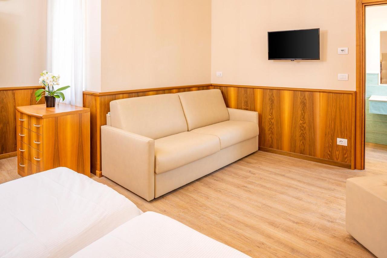 Hotel Centrale Garda  Esterno foto