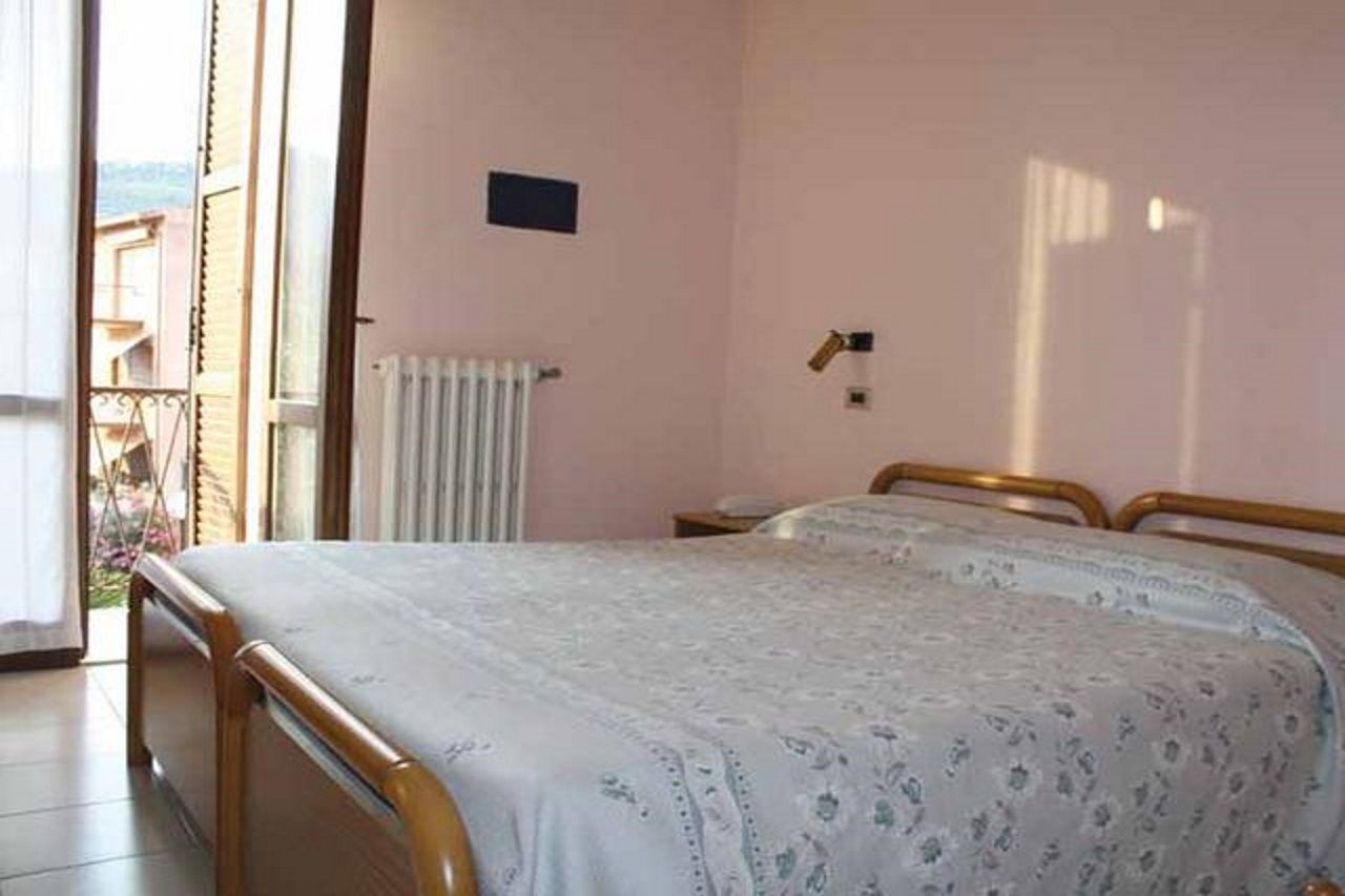 Hotel Centrale Garda  Esterno foto